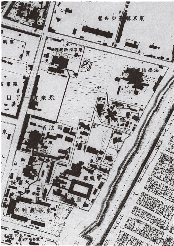 參謀本部陸軍部測量局「五千分之一東京圖」，明治16年（箭頭處為鍛冶橋監獄）