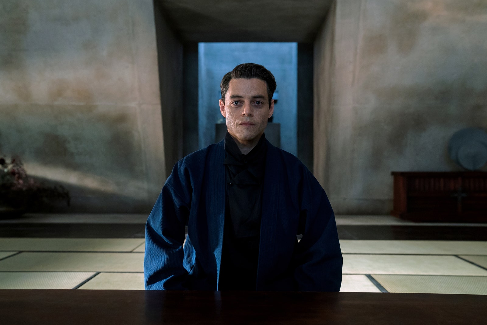 《007：生死交戰》的反派魯西法・薩芬（Lyutsifer Safin，Rami Malek飾演）居住在製作團隊精心設計的房子裡，一座充滿了現代主義風格的烏托邦。