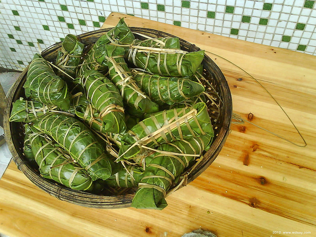 以植物包裹蒸煮增添清香提振食慾的米食粽子。