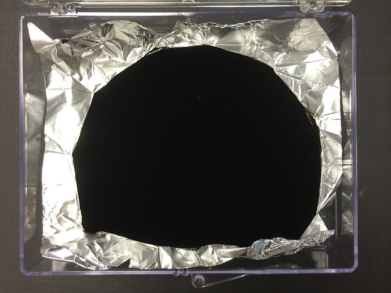 梵塔黑（Vantablack）。