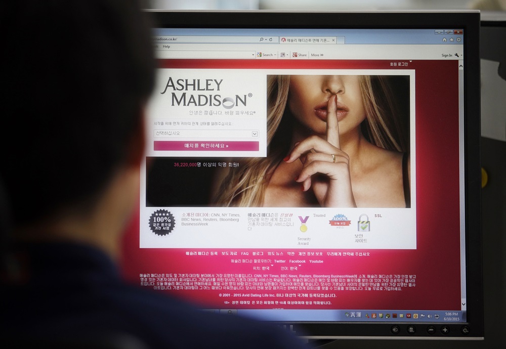 Ashley Madison號稱全球知名偷情網站，其網站語言選擇更多達三十種。